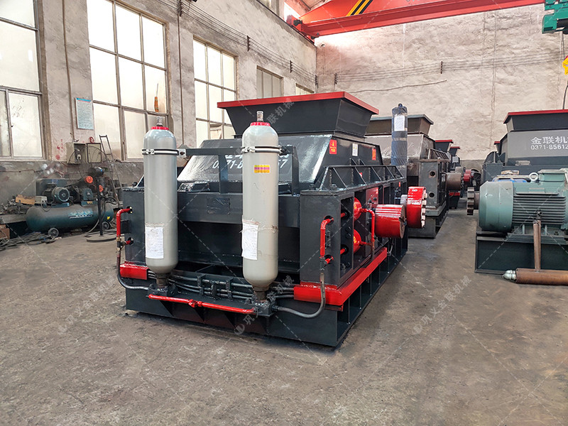 大型1208液壓對(duì)輥制砂機(jī)設(shè)備發(fā)貨 瓜米石制砂